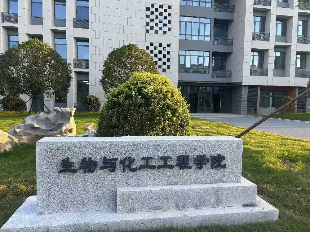 金堂县扬州职业大学体育场高杆灯项目